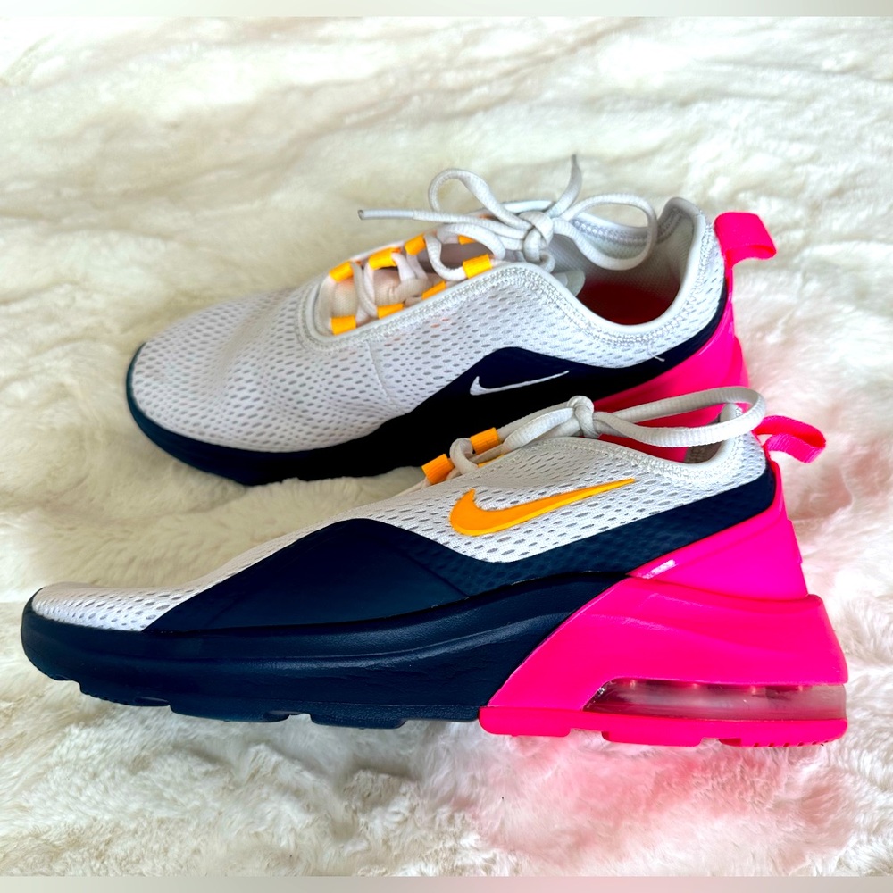 Women’s Nike Air Max Motion 2 CI6515-100 Pink, White, Blue Sz 8. Good condition!